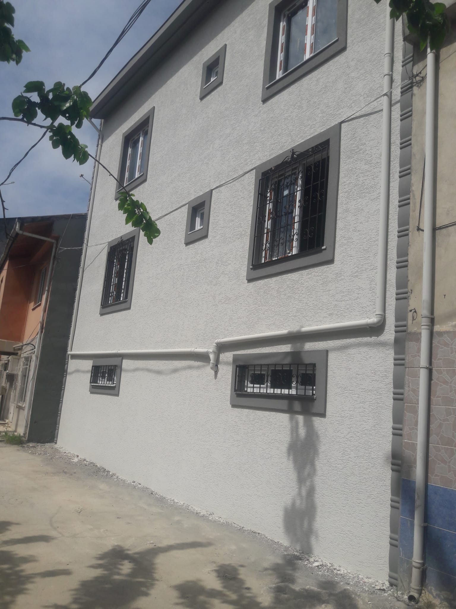 Boya badana ekibi çalışırken Bursa