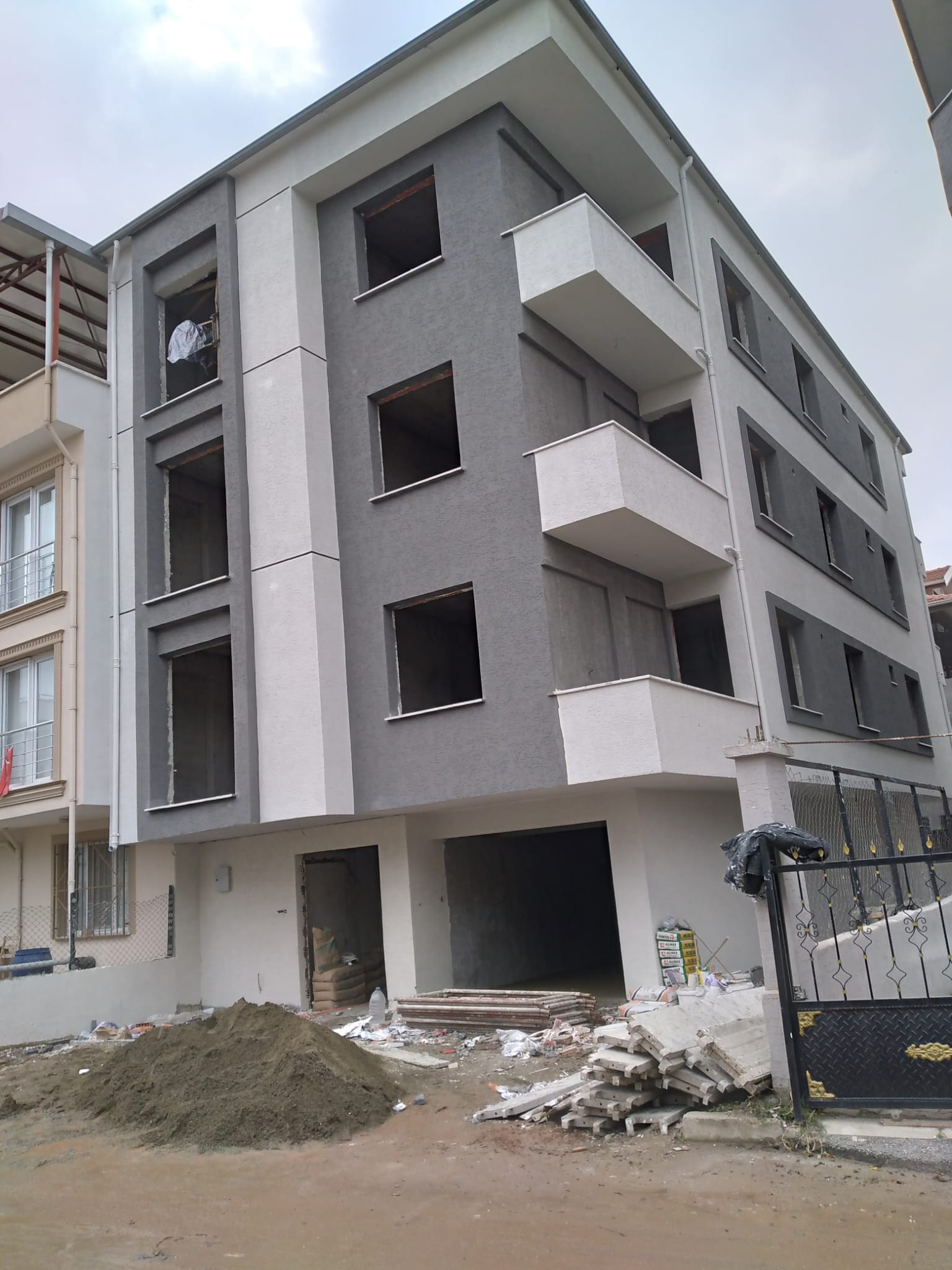 Tadilat işçileri dış cephe uygulaması