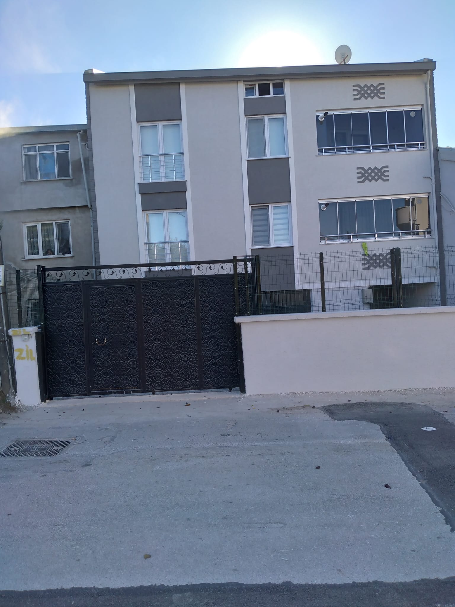 Tadilat işçileri dış cephe uygulaması