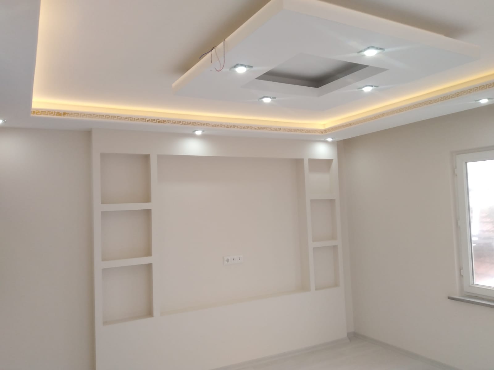 Dekoratif alçı ve asma tavan uygulaması